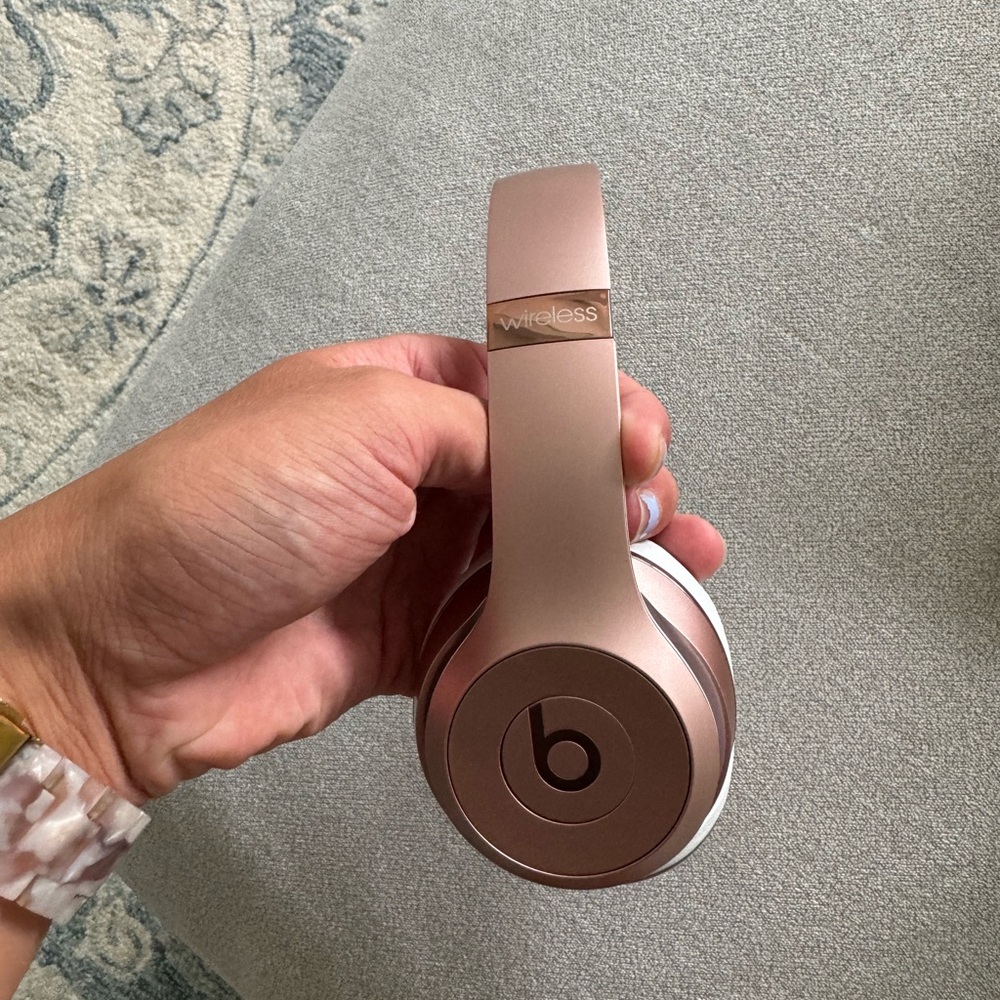 Wireless Rose Gold beats